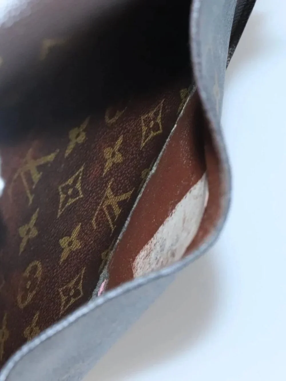 LOUIS VUITTON Monogram Saint Cloud GM Shoulder Bag - Picture 12 of 16